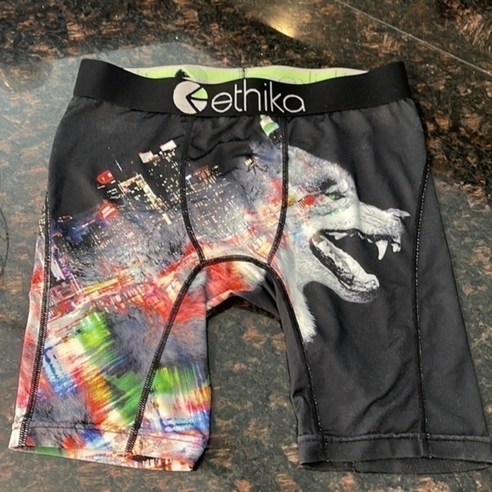 Ethika city Wolf pattern